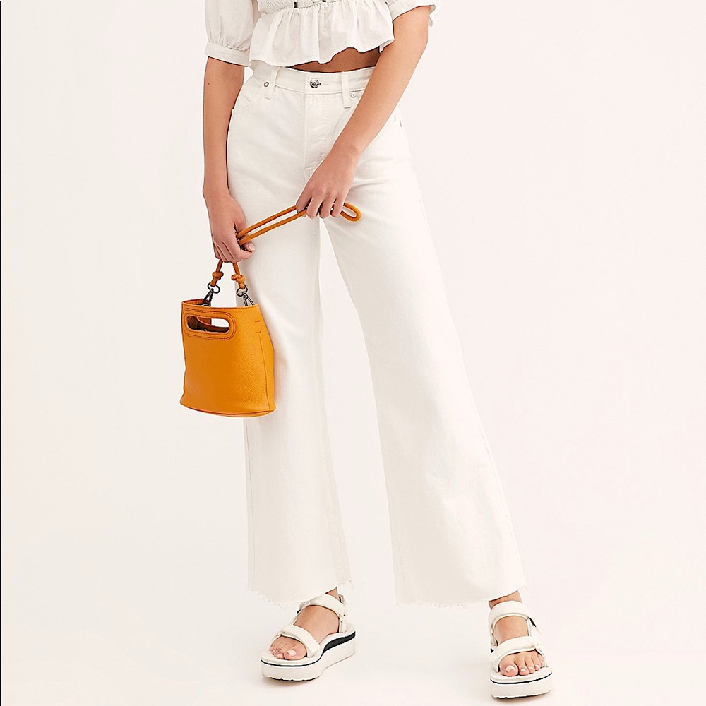Free people white hi-waist wide leg jeans size 31